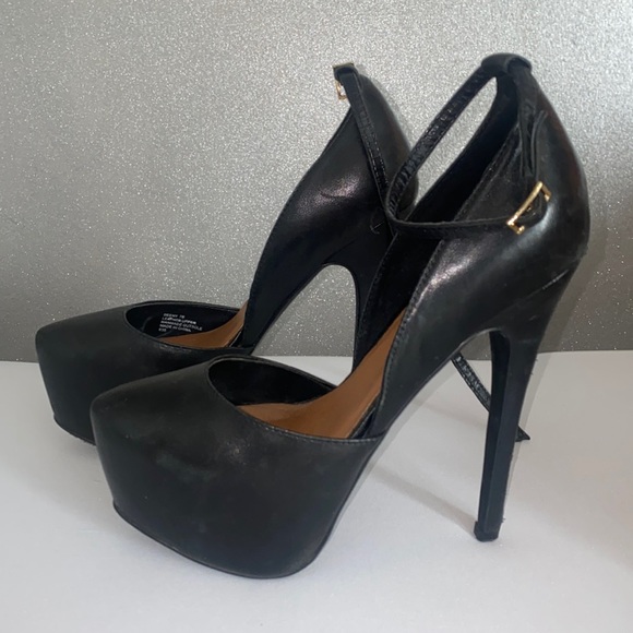 Steve Madden Shoes - Black Steve Madden pumps